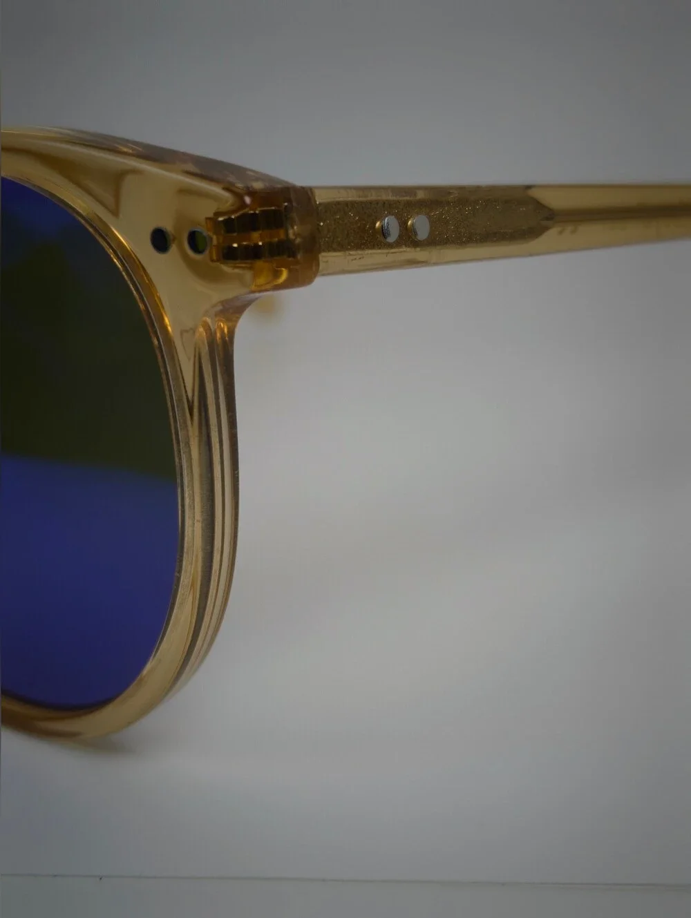 Seah. Amber Light Brown Frame. Round Lens.